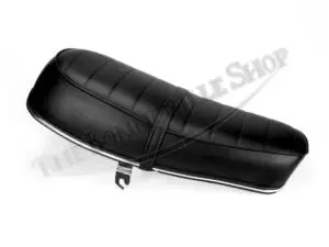 06 1766 S 03 NORTON COMMANDO RIBBED TOP SEAT SILVER LOGO
