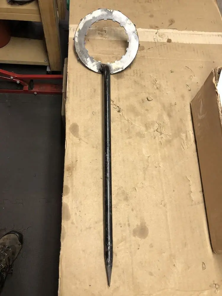 Clutch locking tool that has beenmodified with a tire lever welded on togain leverage for torquing down the mainshaft nuts.