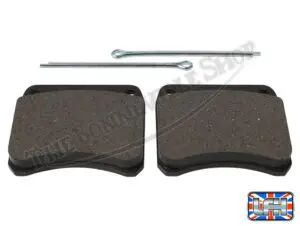 Brake pads with retaining clips included