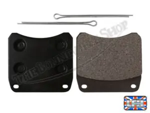 Brake pads with retaining clips included