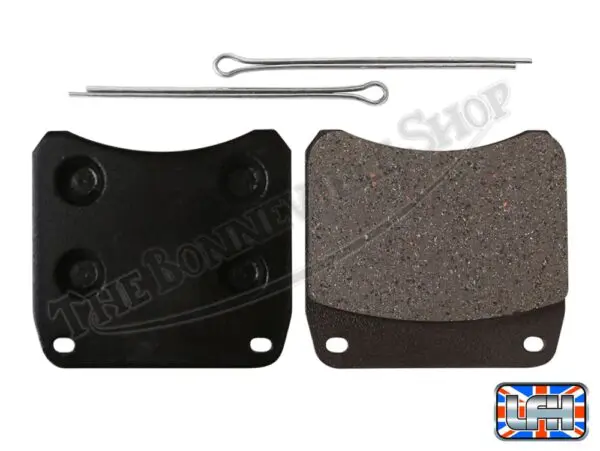 Brake pads with retaining clips included