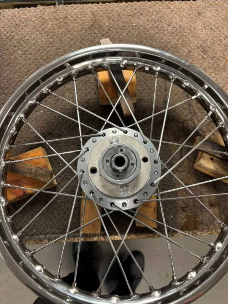 8. Inner spokes in and outer from one side.